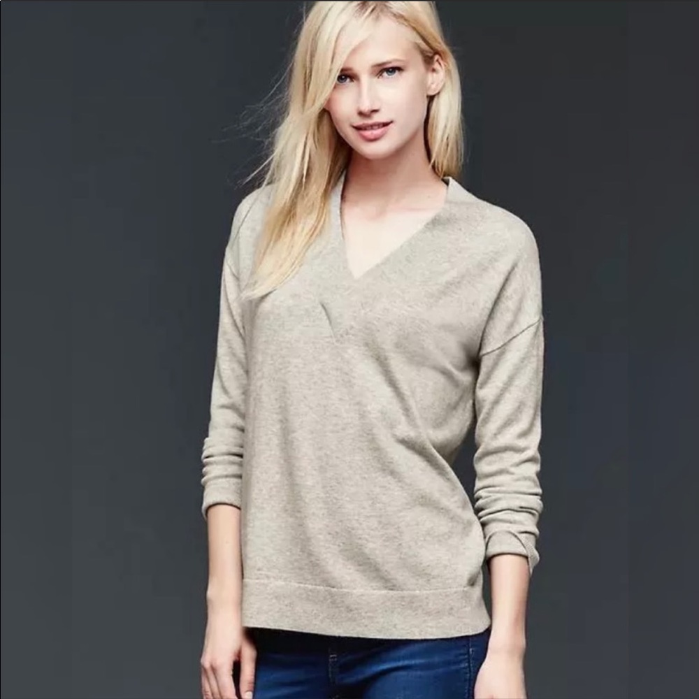 GAP Brooklyn V neck warm sweater in oatmeal